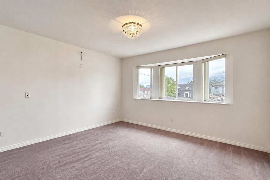 3211 Queens Avenue Vancouver, BC - 10