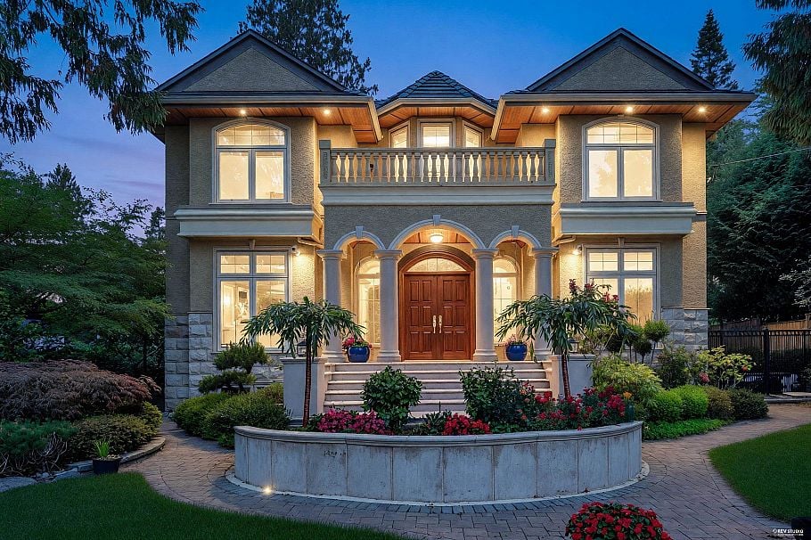 2769 W 49th Avenue Vancouver, BC - 1