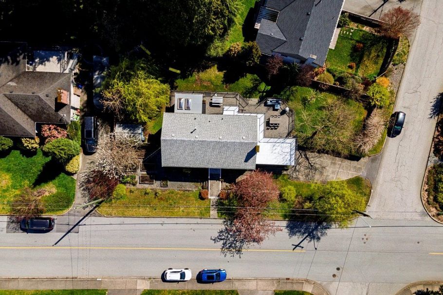 2094 Viewlynn Drive North Vancouver, BC - 5