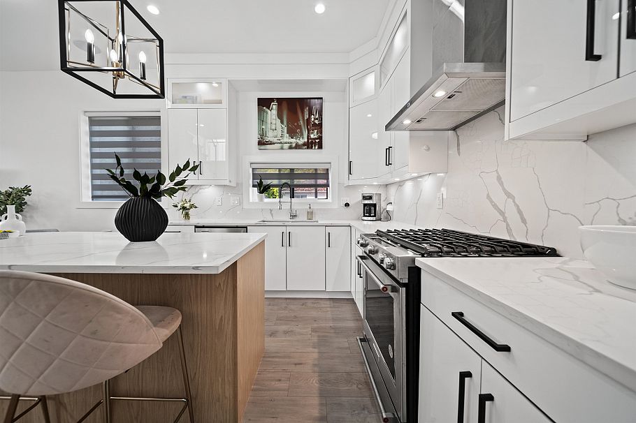 1131 E 23rd Avenue Vancouver, BC - 11