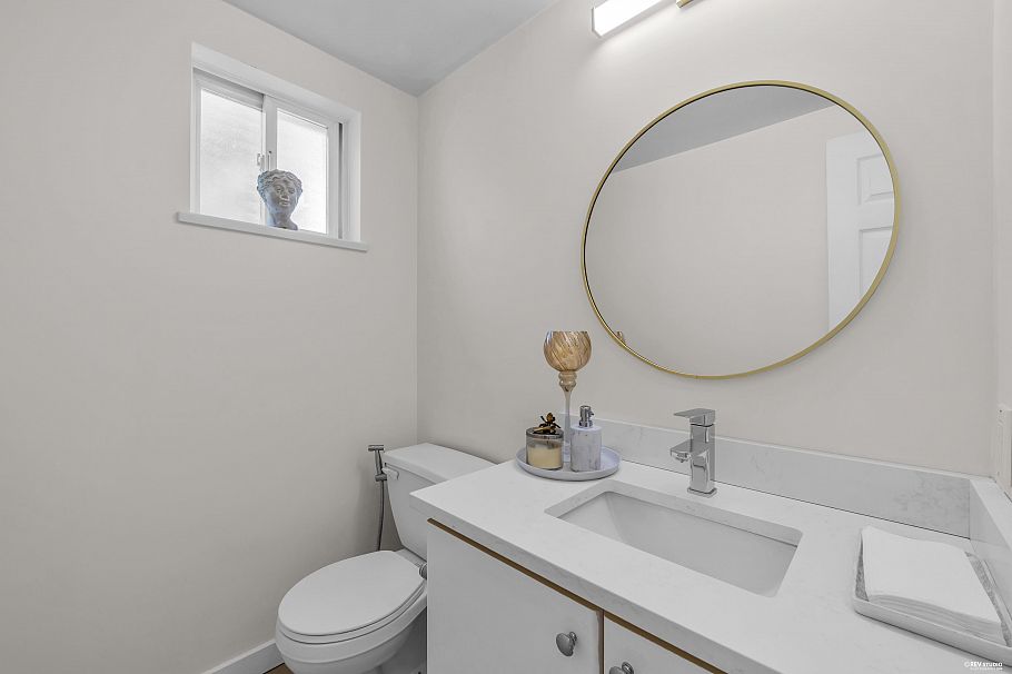 5 1233 W 16th Street North Vancouver, BC - 18