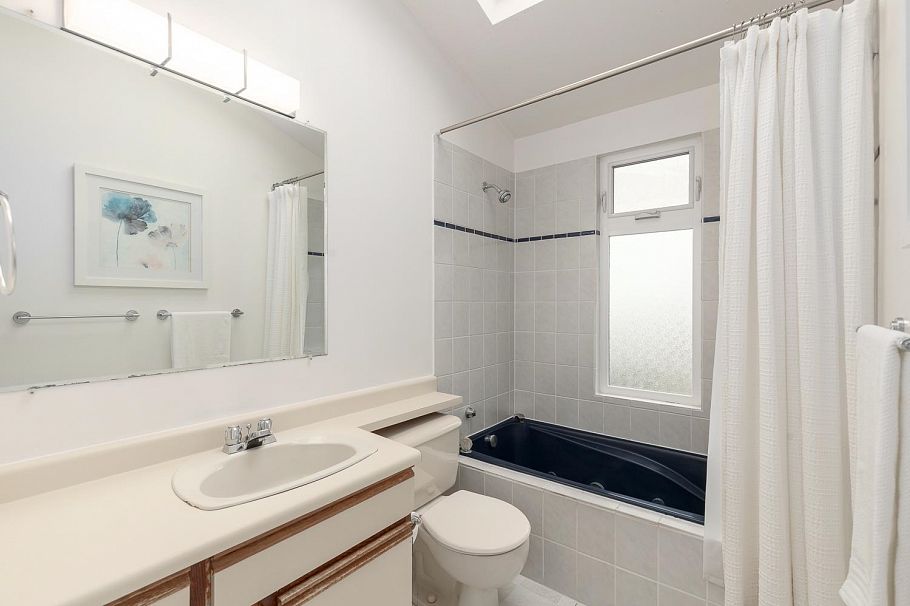 2546 W 2nd Avenue Vancouver, BC - 14
