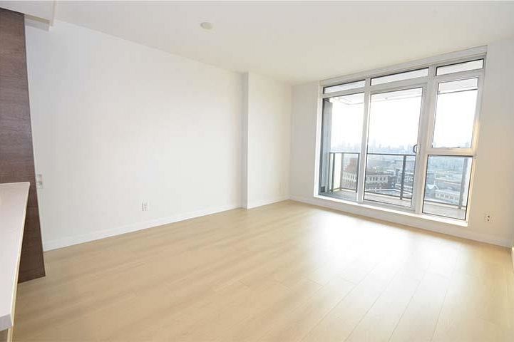 1512 285 E 10th Avenue Vancouver, BC - 5