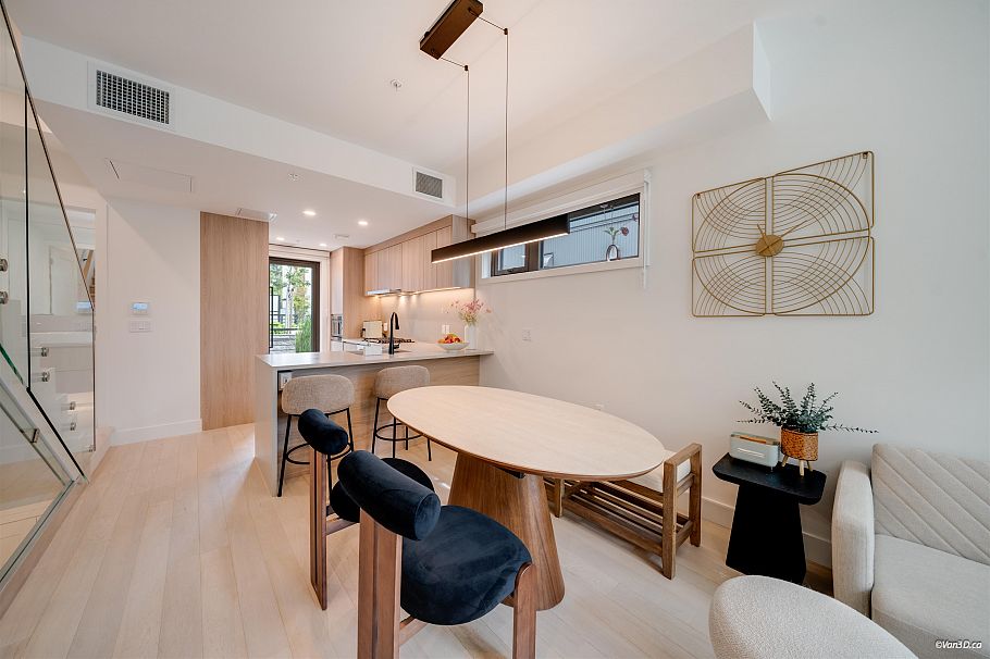 6292 Oak Street Vancouver, BC - 2