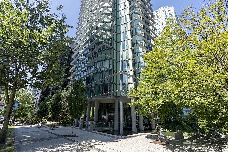 501 1331 W Georgia Street Vancouver, BC - 1