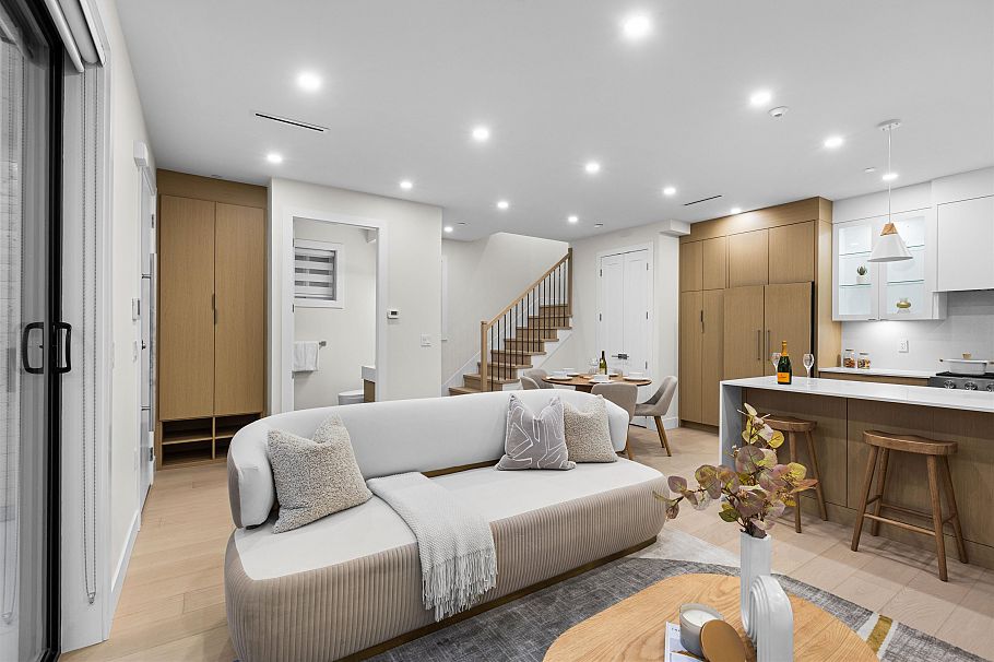 1 2211 Mannering Avenue Vancouver, BC - 5