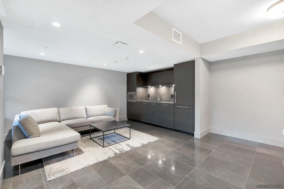 205 1561 W 57th Avenue Vancouver, BC - 4