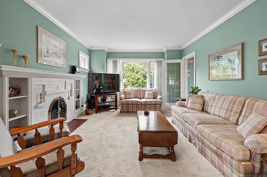 3692 W 19th Avenue Vancouver, BC - 3