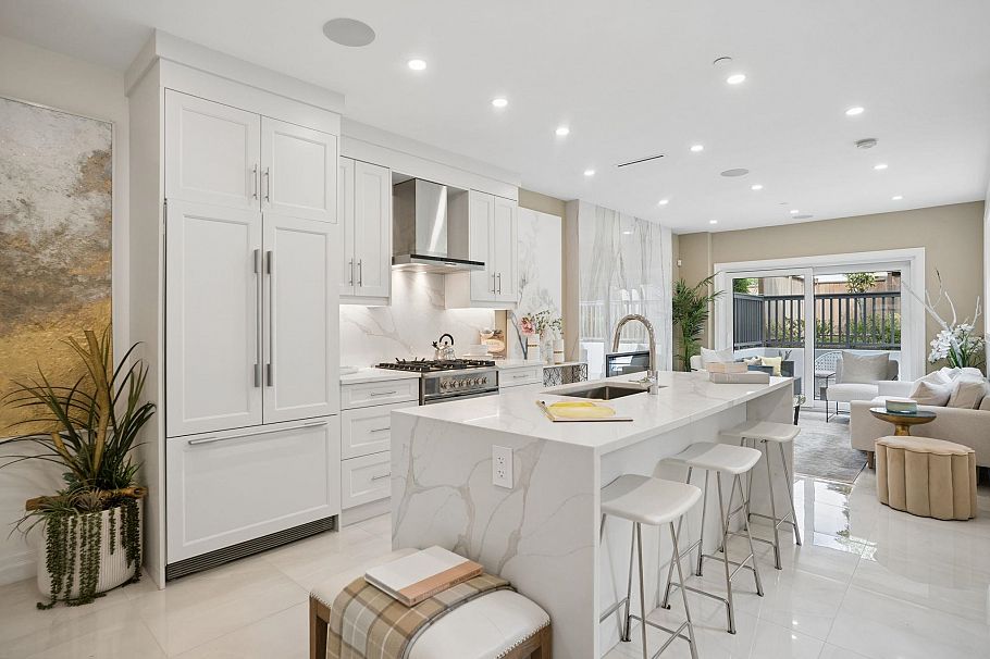 2523 W 8th Avenue Vancouver, BC - 1