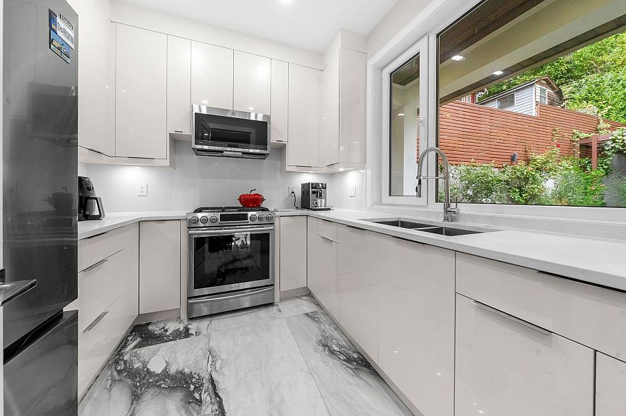 3980 Norwood Avenue North Vancouver, BC - 9
