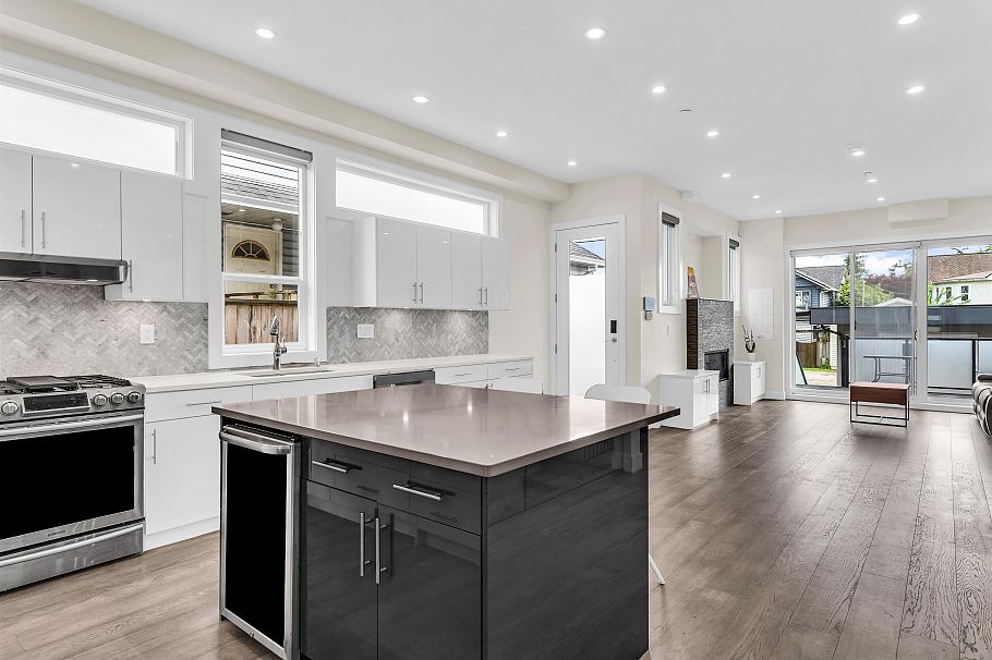 409 W Keith Road North Vancouver, BC - 3