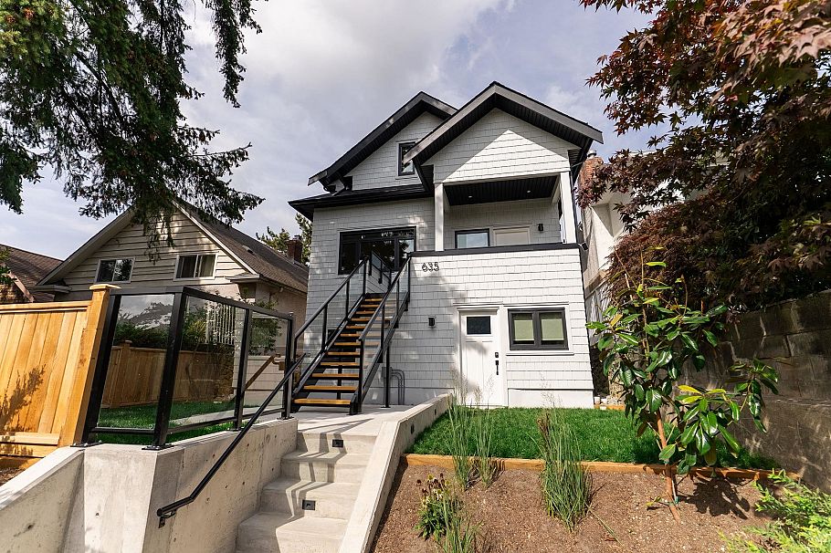 635 E 22nd Avenue Vancouver, BC - 1