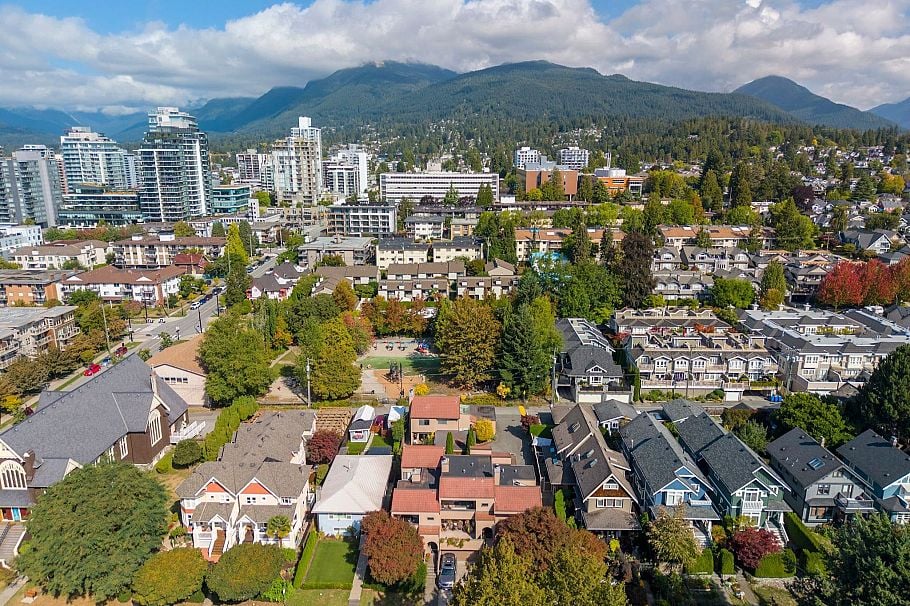 3 226 E 10th Street North Vancouver, BC - 38