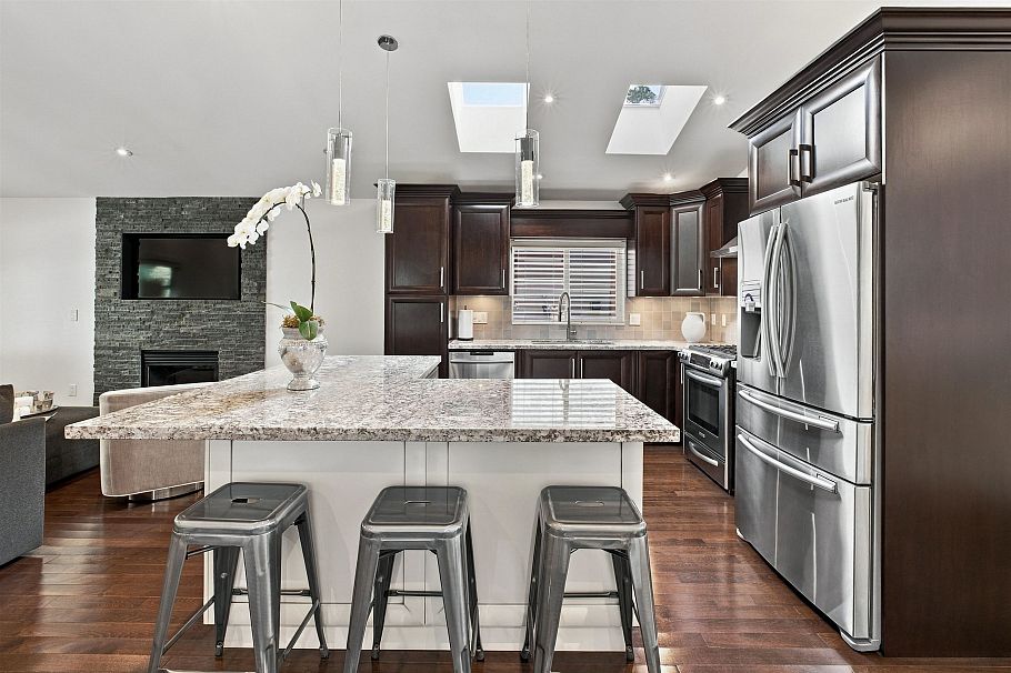 1153 Wellington Drive North Vancouver, BC - 7