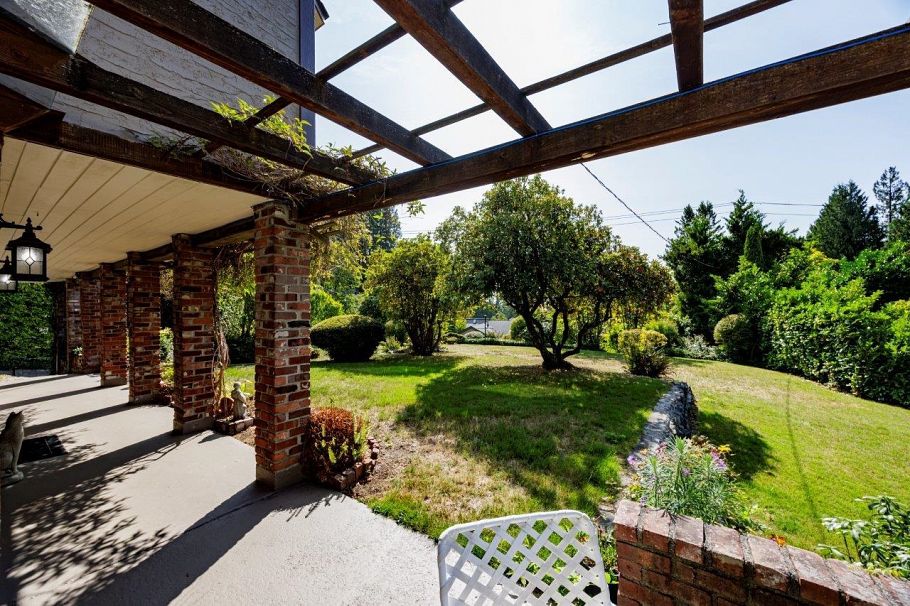350 E Windsor Road North Vancouver, BC - 33