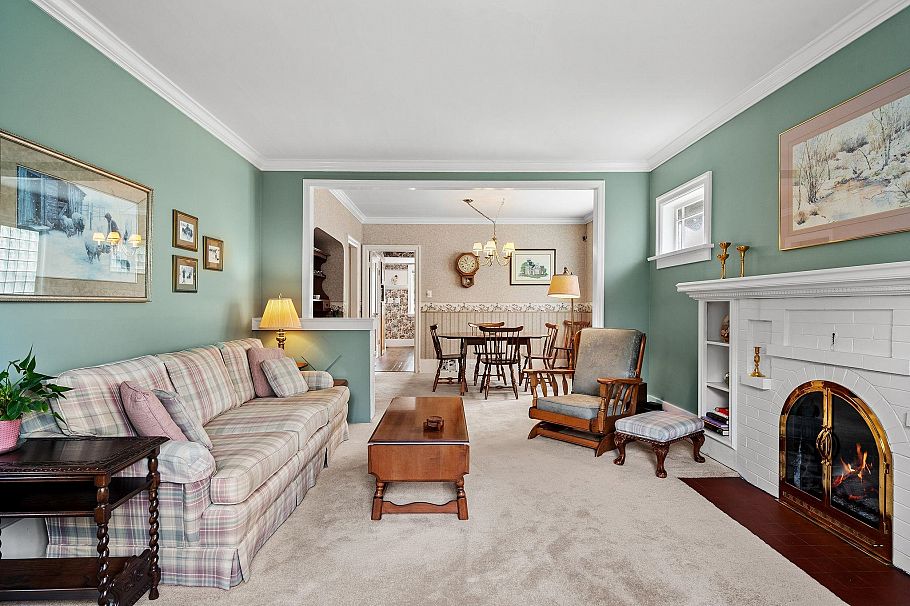 3692 W 19th Avenue Vancouver, BC - 4