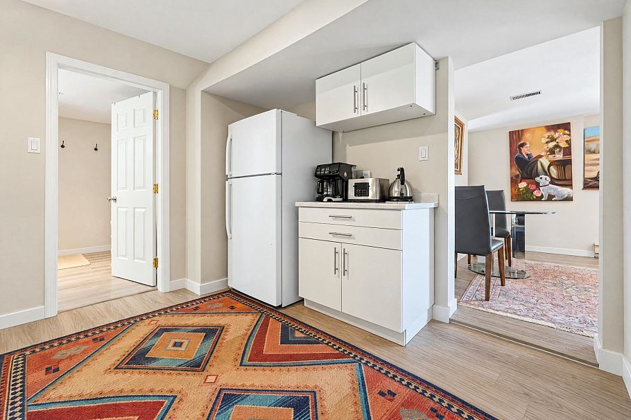 430 W Kings Road North Vancouver, BC - 18