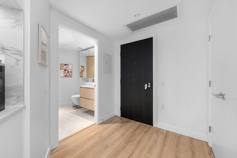 603 1500 Fern Street North Vancouver, BC - 2