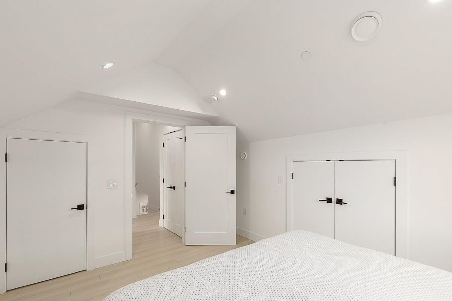 1727 E 22nd Avenue Vancouver, BC - 27