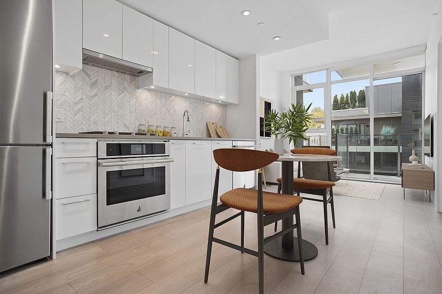602 3581 E Kent Avenue North Vancouver, BC - 2