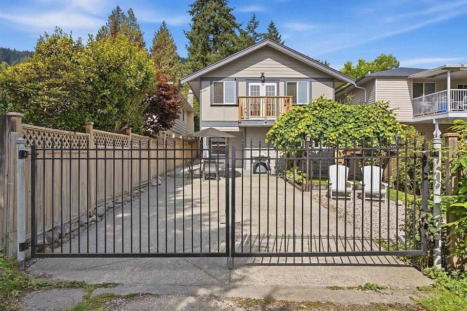 1153 Wellington Drive North Vancouver, BC - 31