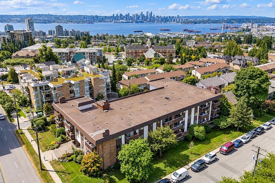 202 1345 Chesterfield Avenue North Vancouver, BC - 2