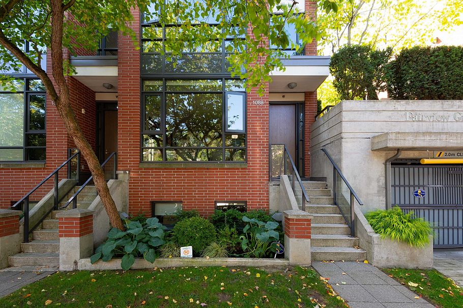 1088 W 7th Avenue Vancouver, BC - 1