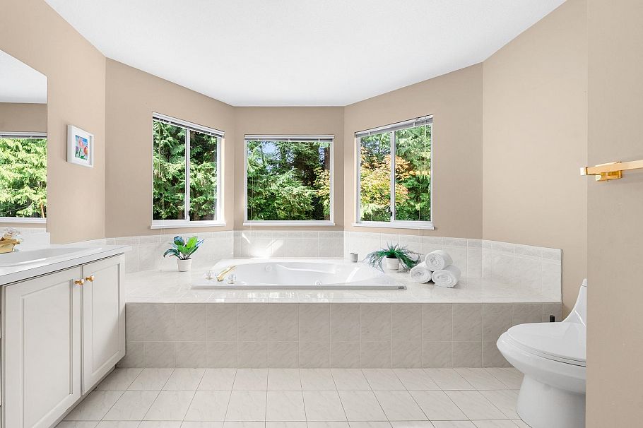 1617 Emerson Court North Vancouver, BC - 23