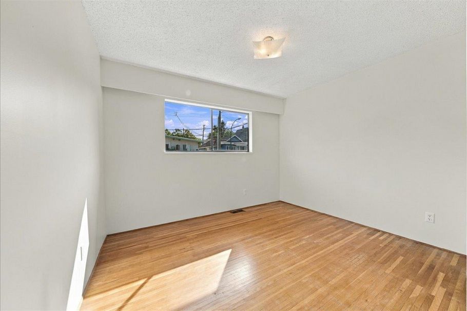 4371 Commercial Street Vancouver, BC - 24