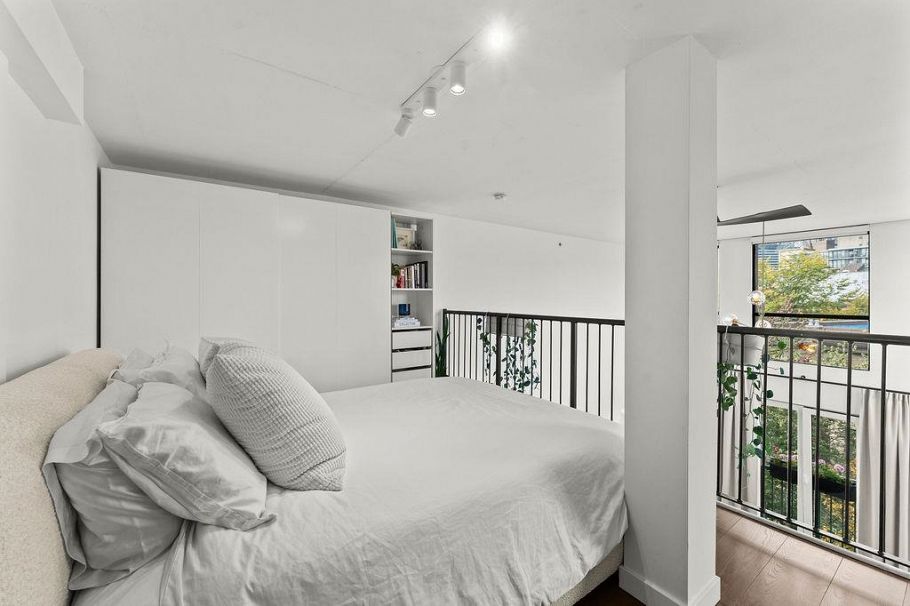 401 1 E Cordova Street Vancouver, BC - 16