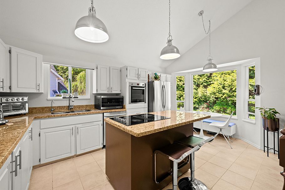 3336 Manning Crescent North Vancouver, BC - 10
