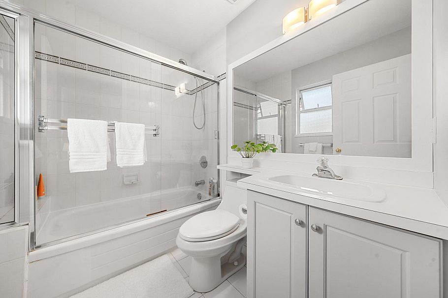 1617 Emerson Court North Vancouver, BC - 26