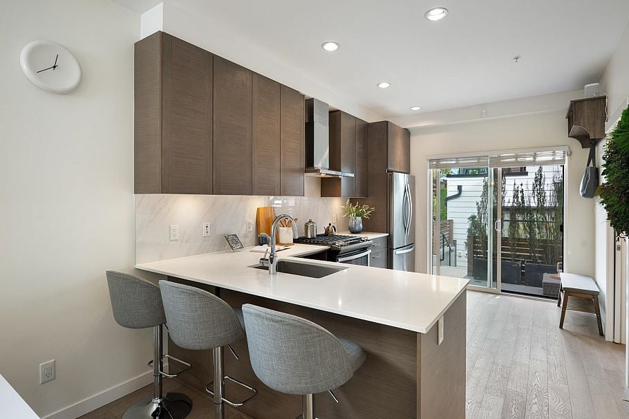 501 E 44th Avenue Vancouver, BC - 10