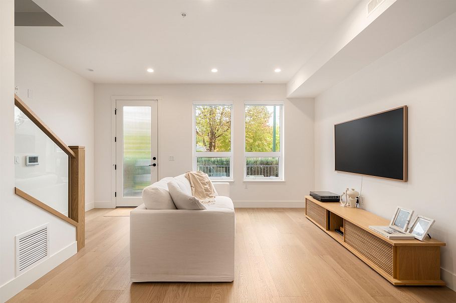 809 W 38th Avenue Vancouver, BC - 3