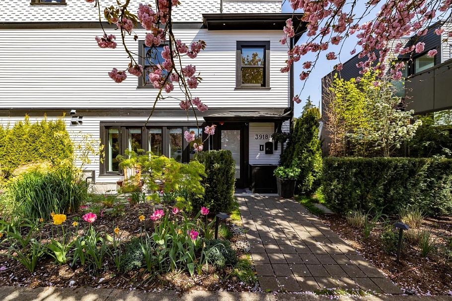 3918 Carolina Street Vancouver, BC - 3