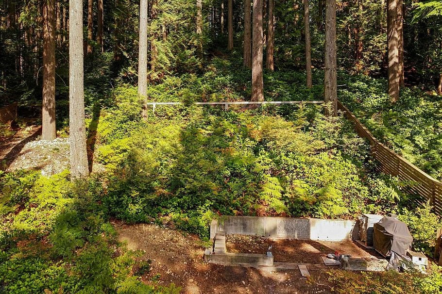 2344 Hyannis Drive North Vancouver, BC - 26