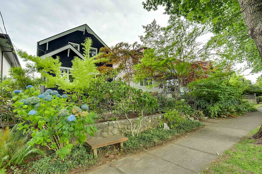 2227 E 7th Avenue Vancouver, BC - 2
