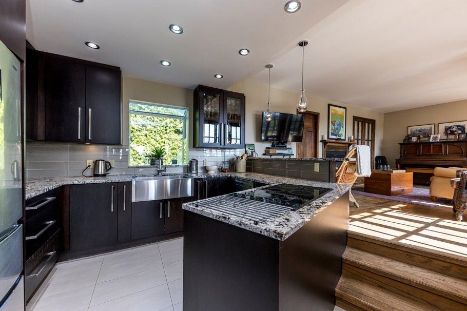 350 E Windsor Road North Vancouver, BC - 10