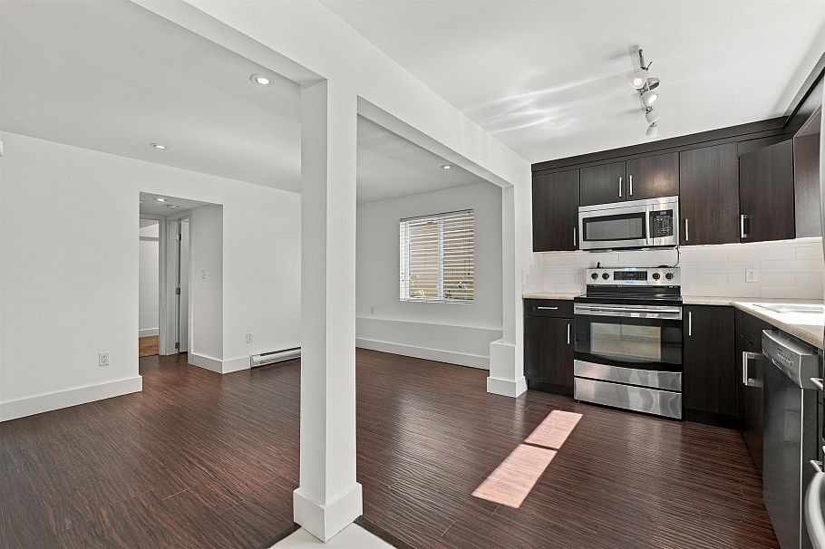1153 Wellington Drive North Vancouver, BC - 34