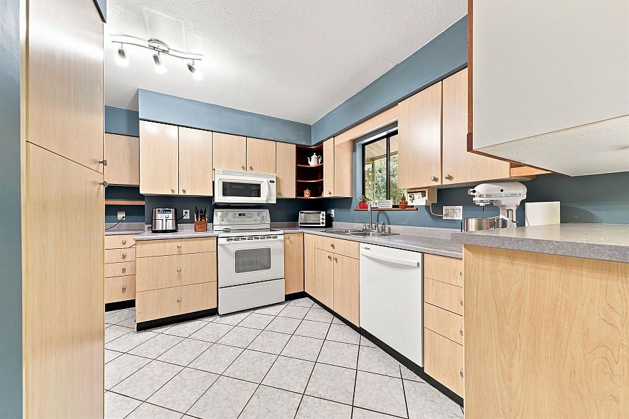 2161 Floralynn Crescent North Vancouver, BC - 8