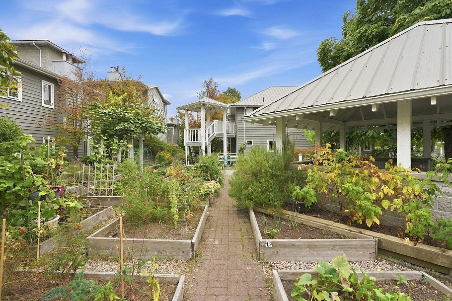 102 1538 Bowser Avenue North Vancouver, BC - 37