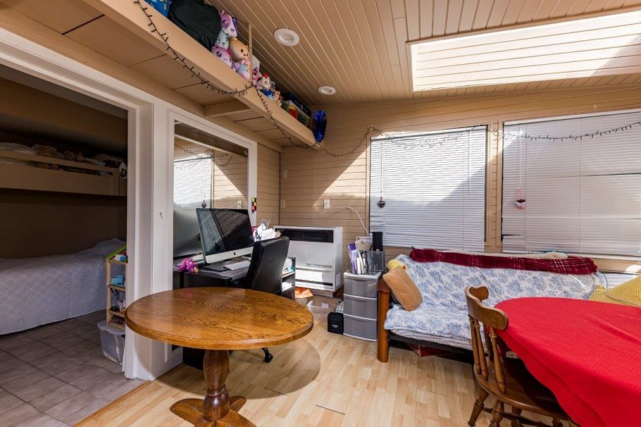 2094 Viewlynn Drive North Vancouver, BC - 36