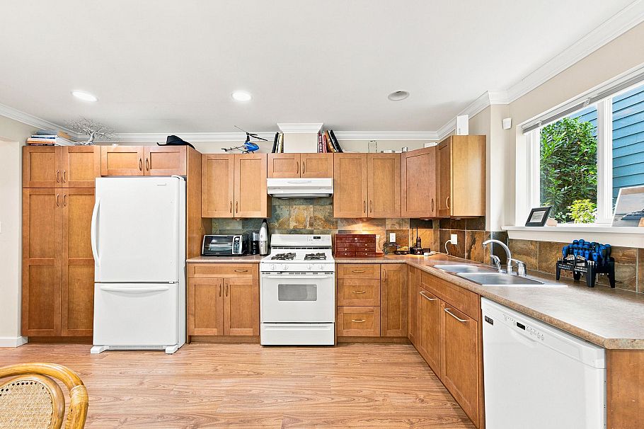 2360 Mackay Avenue North Vancouver, BC - 16