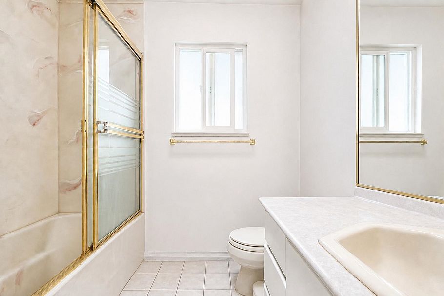 3211 Queens Avenue Vancouver, BC - 15