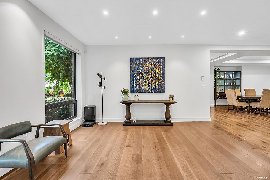 1112 W 38th Avenue Vancouver, BC - 3