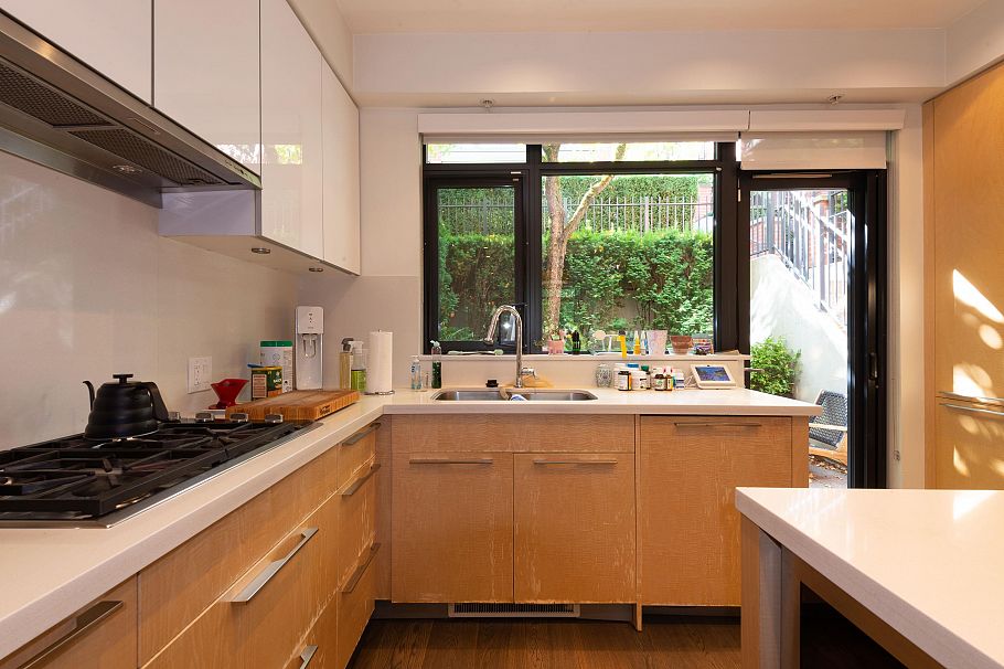 1088 W 7th Avenue Vancouver, BC - 12