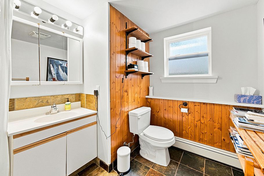 2360 Mackay Avenue North Vancouver, BC - 19
