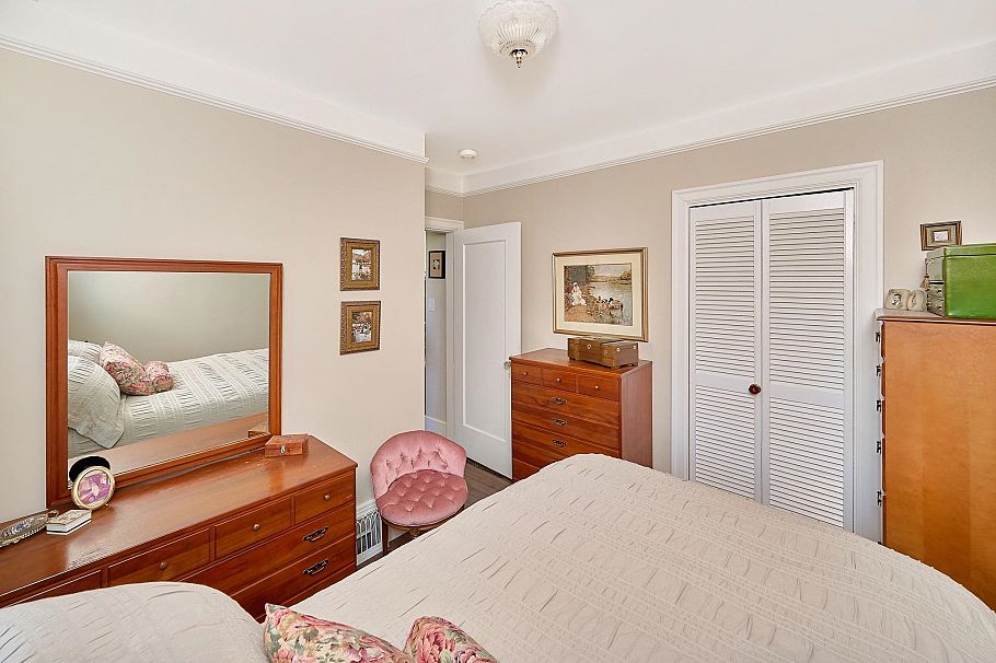 81 E 19th Avenue Vancouver, BC - 9