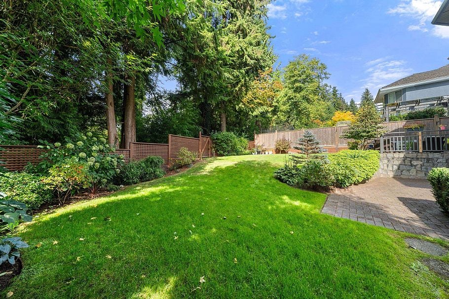 1617 Emerson Court North Vancouver, BC - 39