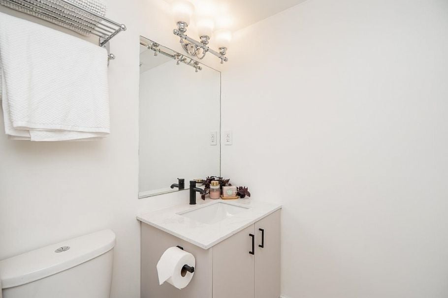 403 811 Helmcken Street Vancouver, BC - 26